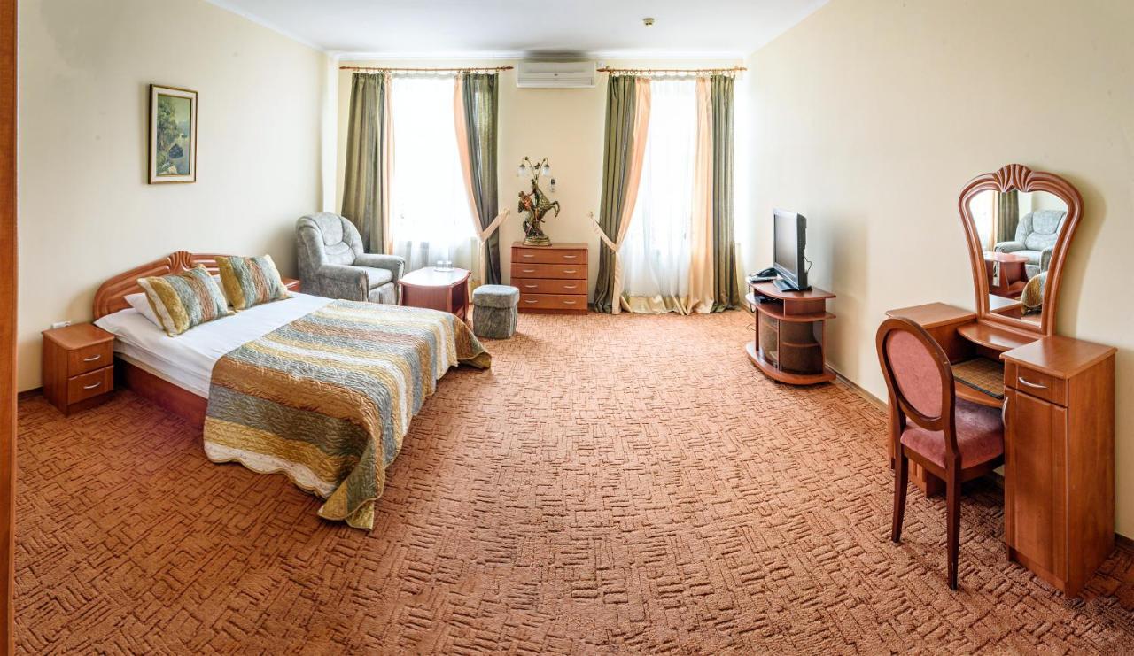 Olimp Soup&Bed Hotel Ivano-Frankovo Екстериор снимка
