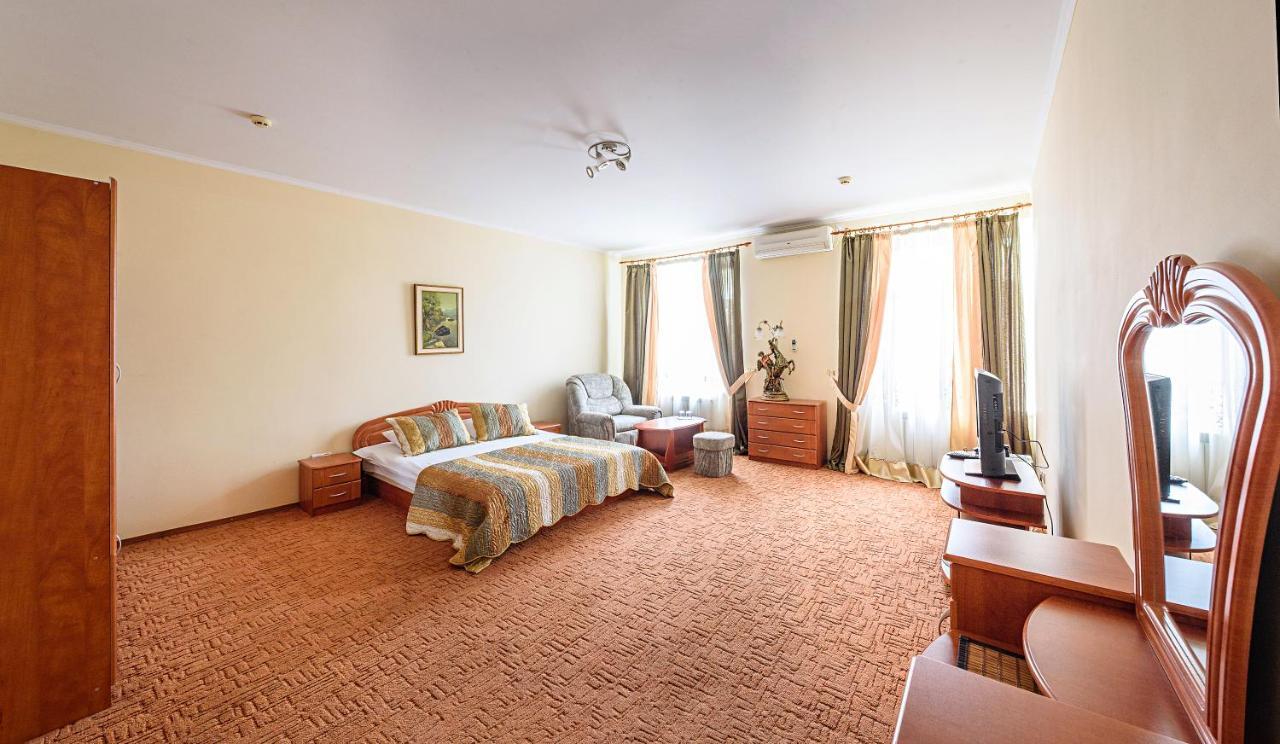 Olimp Soup&Bed Hotel Ivano-Frankovo Екстериор снимка
